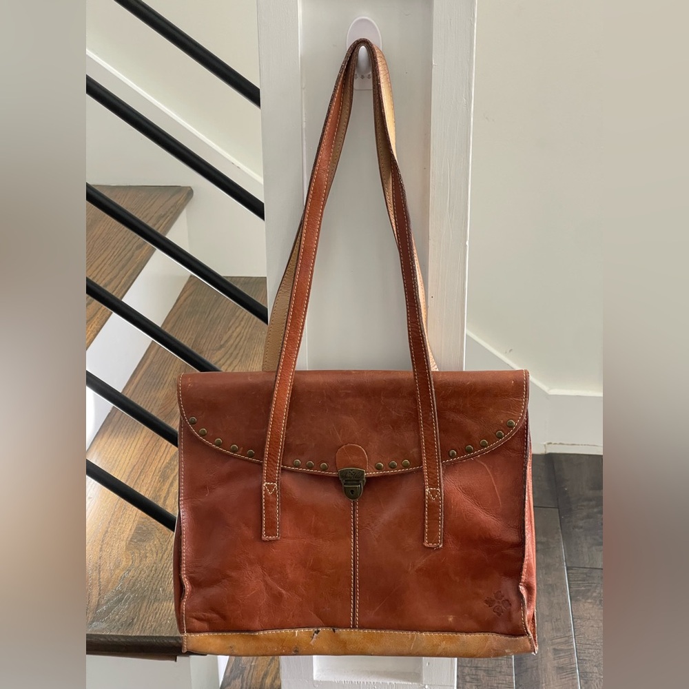 Patricia Nash Brown leather shoulder bag.